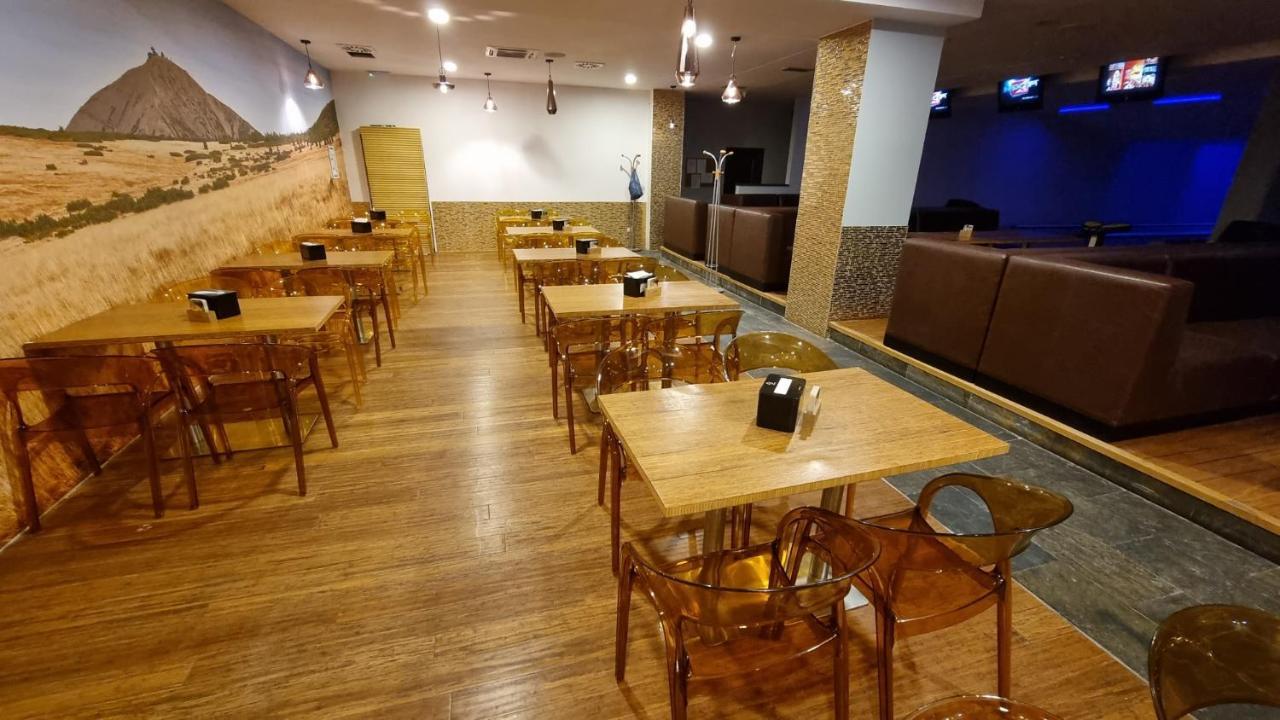 טרוטנוב Motel Olympland מראה חיצוני תמונה
